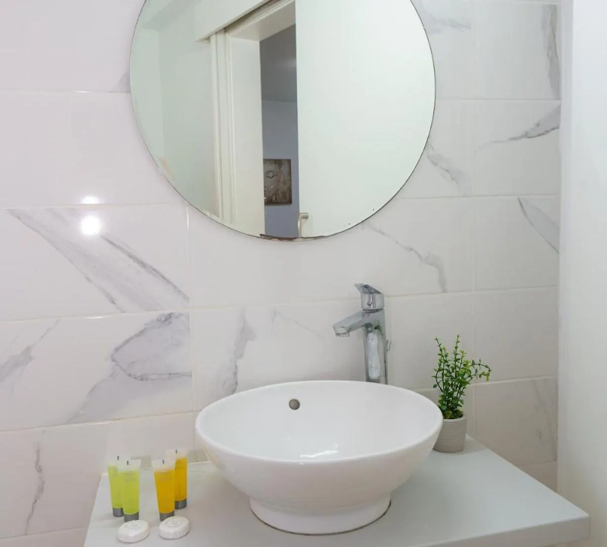 Kitieos 163 Suite In Finikoudes Larnaca 0*,